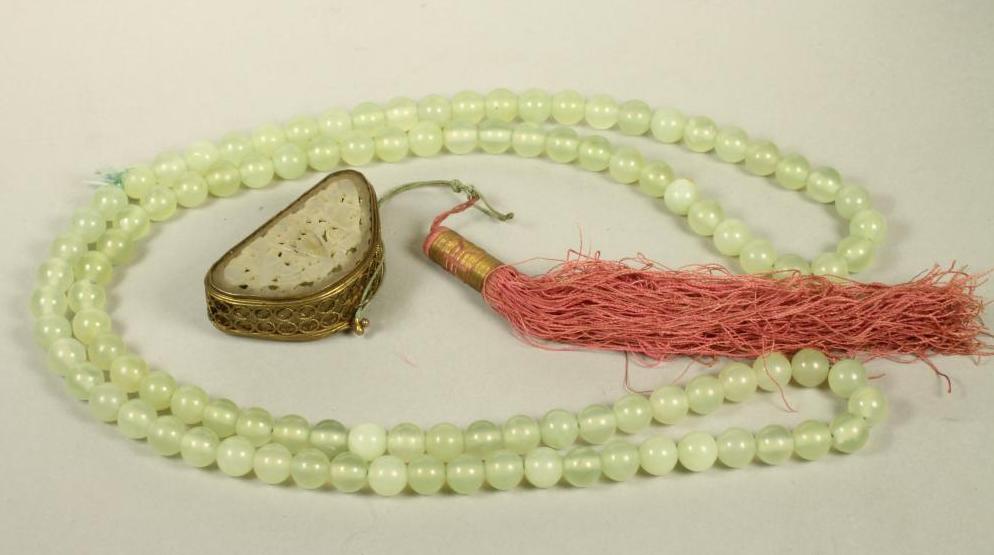 A SINGLE STRING OF JADE BEADS Image