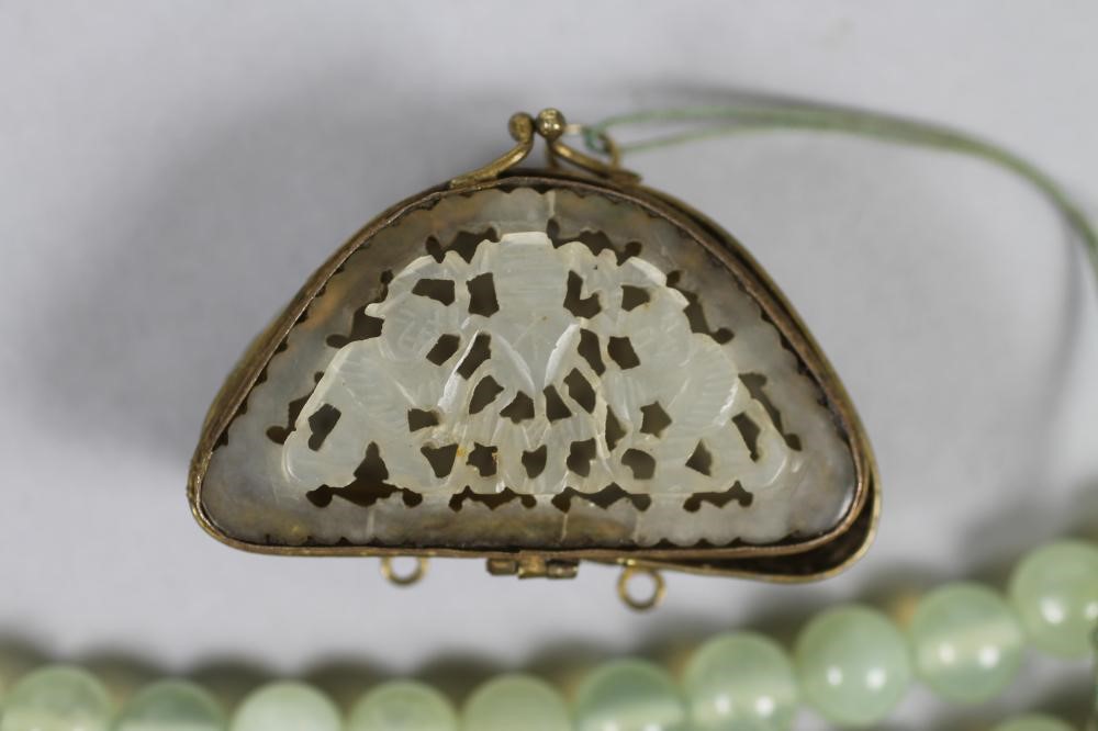 A SINGLE STRING OF JADE BEADS Image