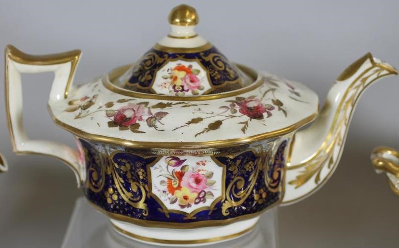 AN ENGLISH PORCELAIN TEA AND COFFEE SERVICE Image