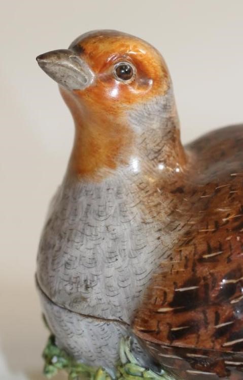 A PAIR OF MEISSEN PORCELAIN SMALL TUREENS AND COVERS Image