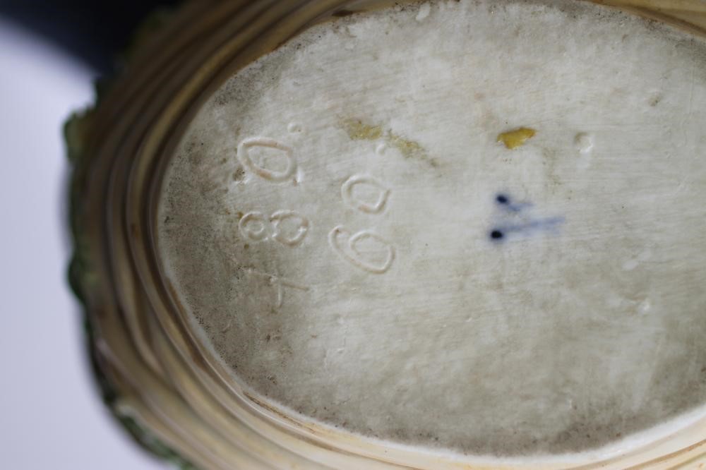 A PAIR OF MEISSEN PORCELAIN SMALL TUREENS AND COVERS Image