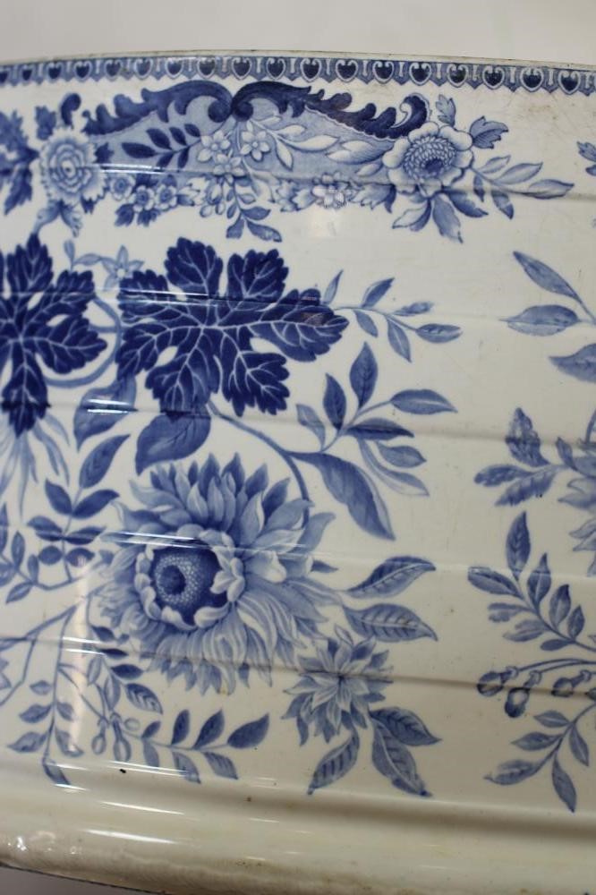 A VICTORIAN SPODE EARTHENWARE FOOTBATH Image
