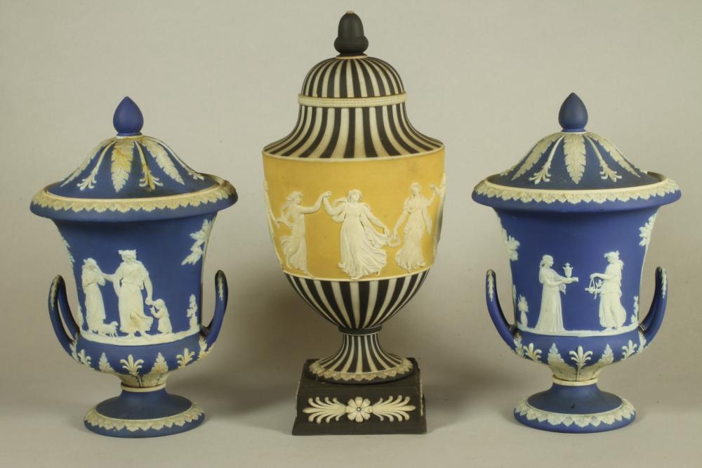 A WEDGWOOD THREE COLOUR JASPER DIP URN AND COVER Image