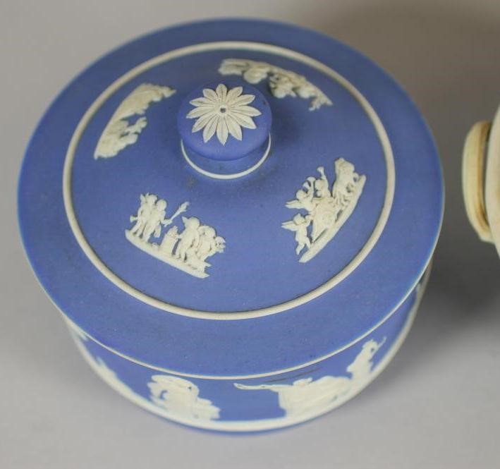 A WEDGWOOD BLUE JASPER DIP POT POURRI AND COVER Image