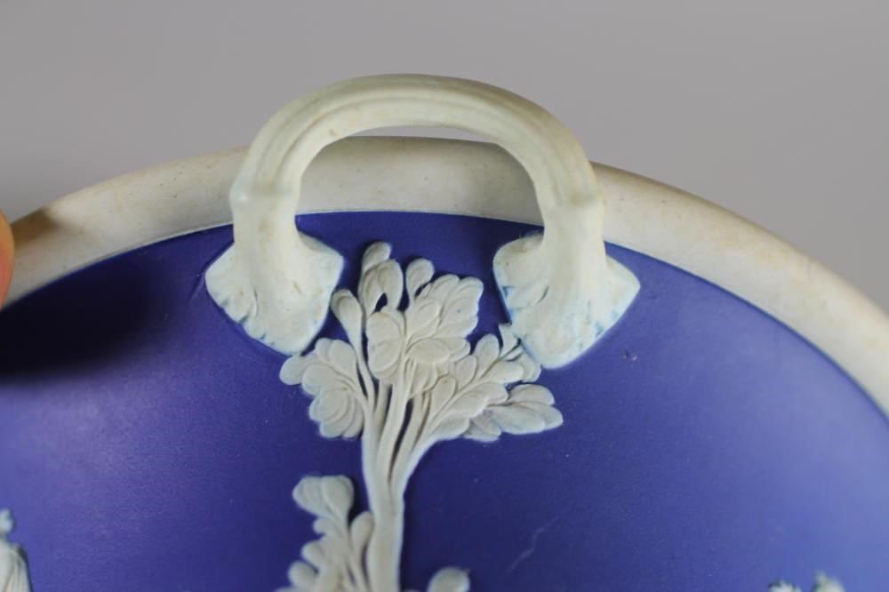 A WEDGWOOD BLUE JASPER DIP POT POURRI AND COVER Image