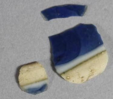 A PAIR OF CHINESE PORCELAIN LARGE GINGER JARS AND COVERS Image