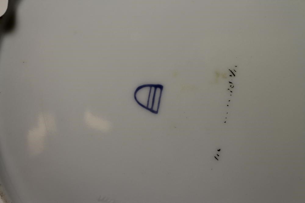 A VIENNA PORCELAIN CABINET PLATE Image