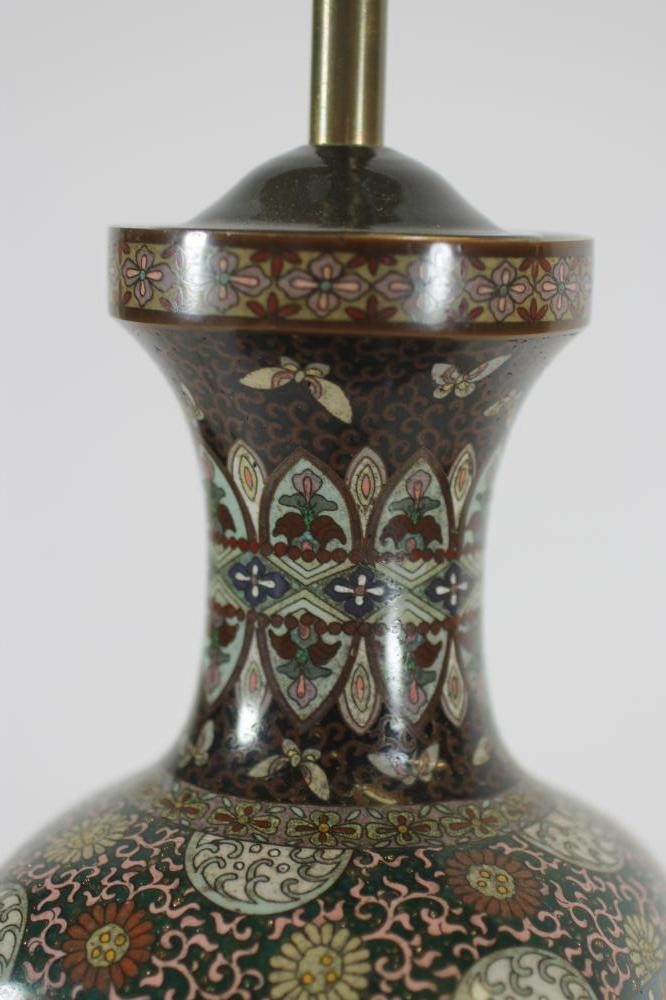 A CHINESE CLOISONNE ENAMEL VASE Image
