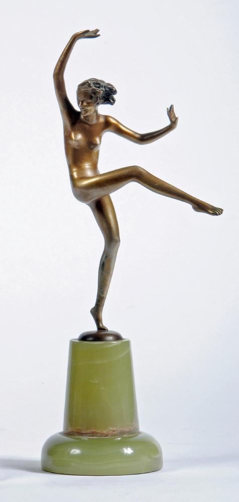AFTER LORENZL - An Art Deco bronze figure of a young female nude Image