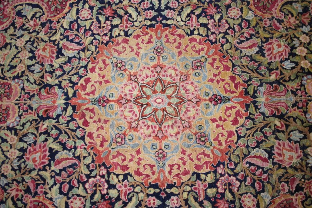 A KERMAN RUG Image