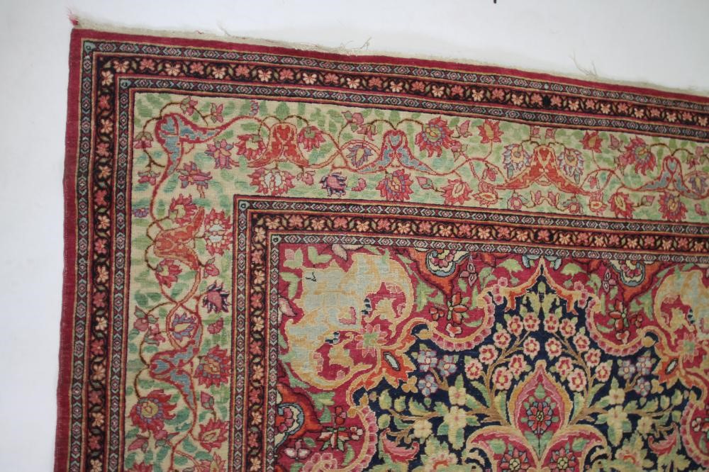 A KERMAN RUG Image