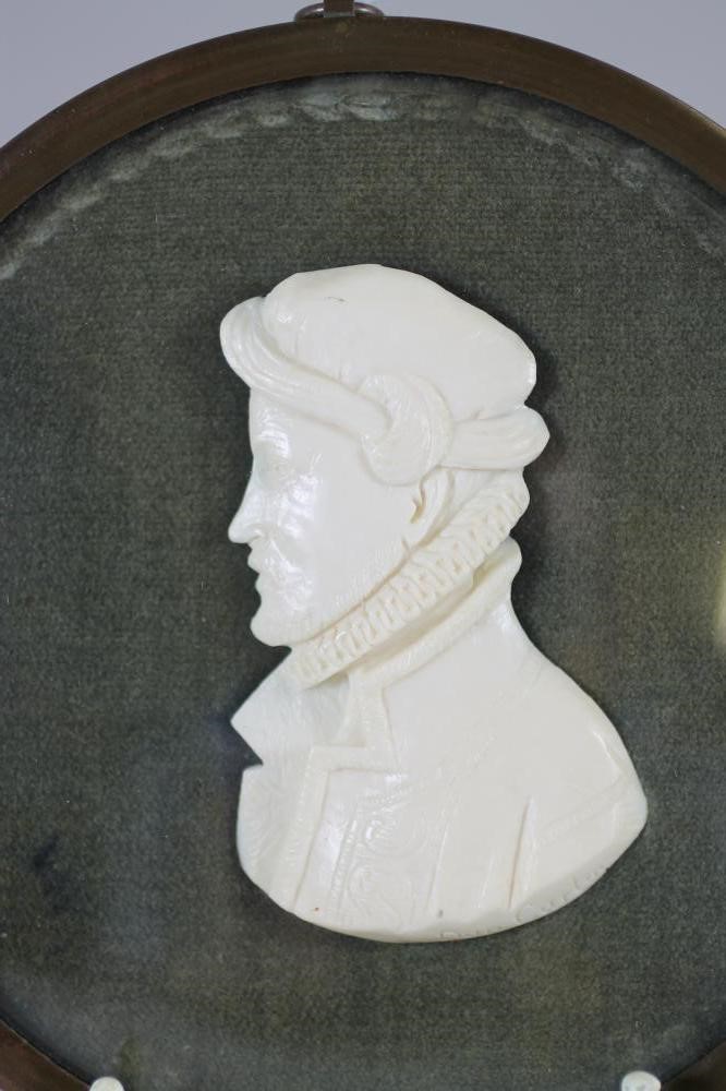 A PAIR OF NORTH EUROPEAN IVORY SILHOUETTE PLAQUES Image