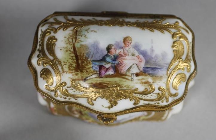 A FRENCH FAIENCE TABLE SNUFF BOX Image