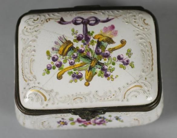 A FRENCH FAIENCE TABLE SNUFF BOX Image