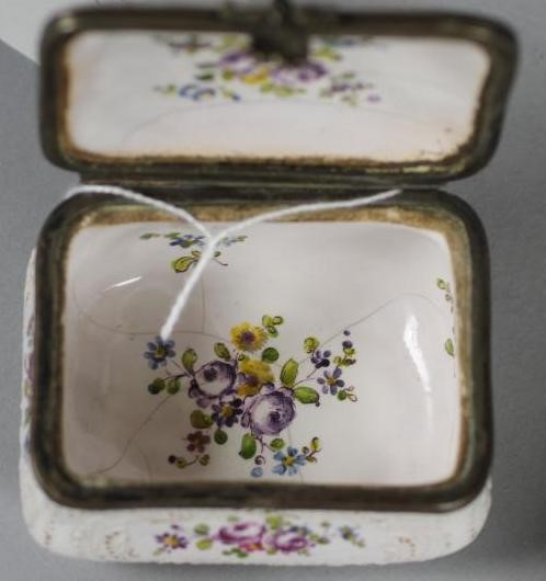 A FRENCH FAIENCE TABLE SNUFF BOX Image