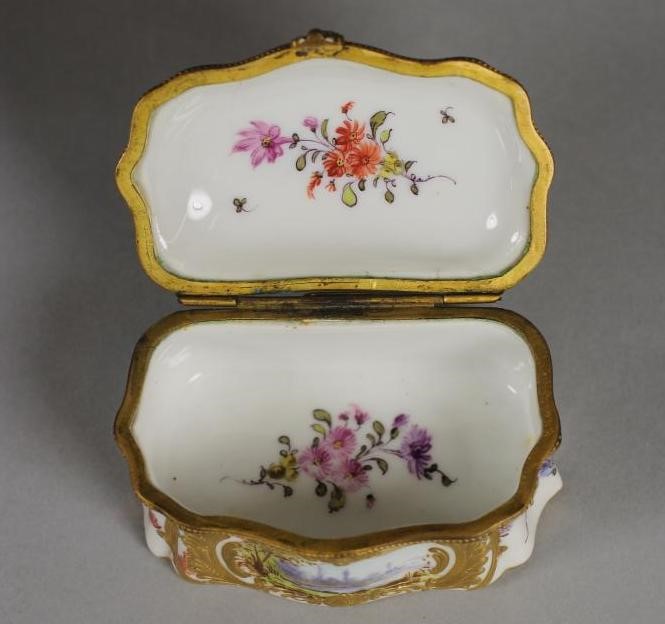 A FRENCH FAIENCE TABLE SNUFF BOX Image
