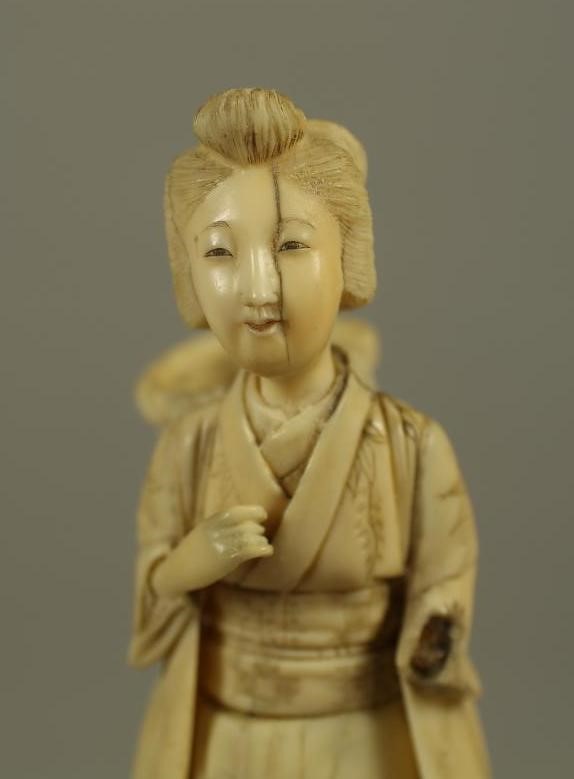A JAPANESE IVORY ONE PIECE OKIMONO Image
