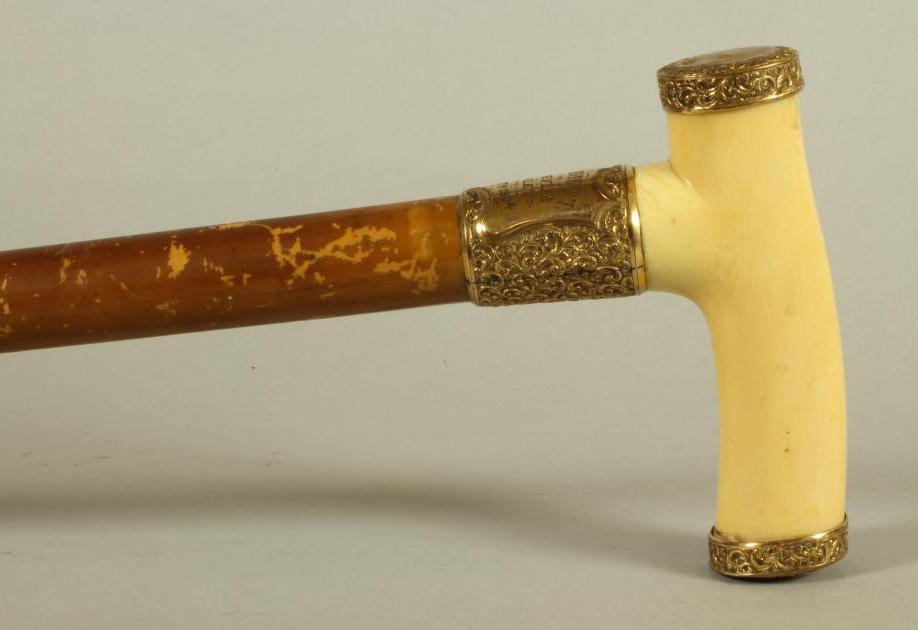 A GENTLEMAN'S EDWARDIAN MALACCA WALKING STICK Image