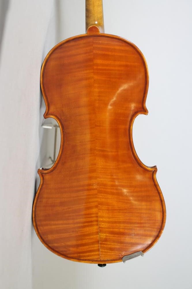 AN ENGLISH VIOLIN Image