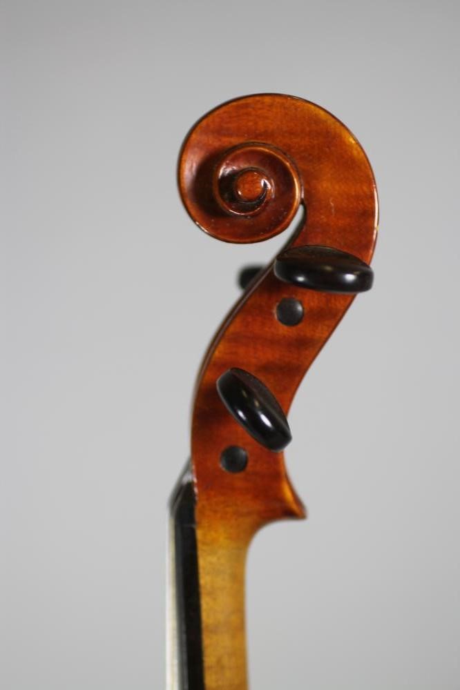 AN ENGLISH VIOLIN Image