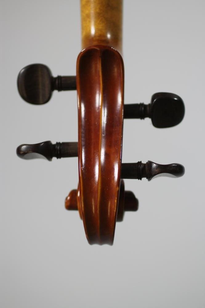 AN ENGLISH VIOLIN Image