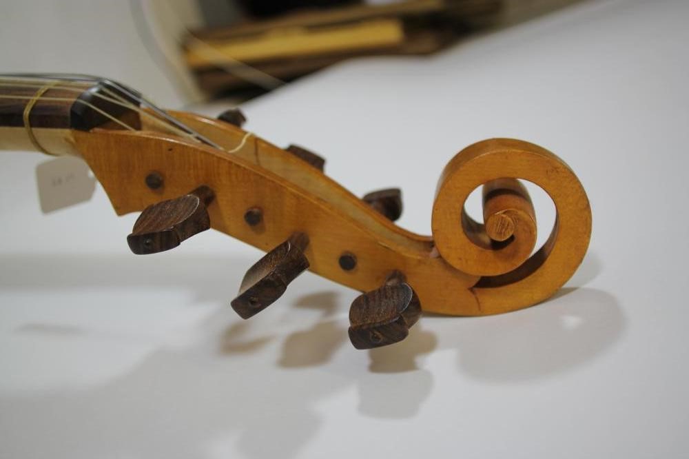 AN ENGLISH VIOL Image