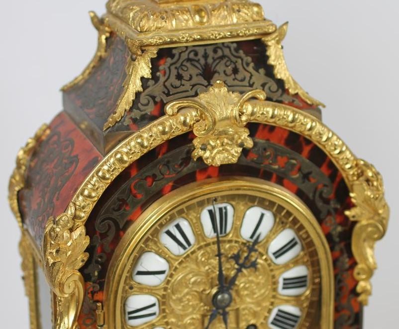 A FRENCH LOUIS XV STYLE RED BOULLE AND GILT METAL MANTEL CLOCK Image