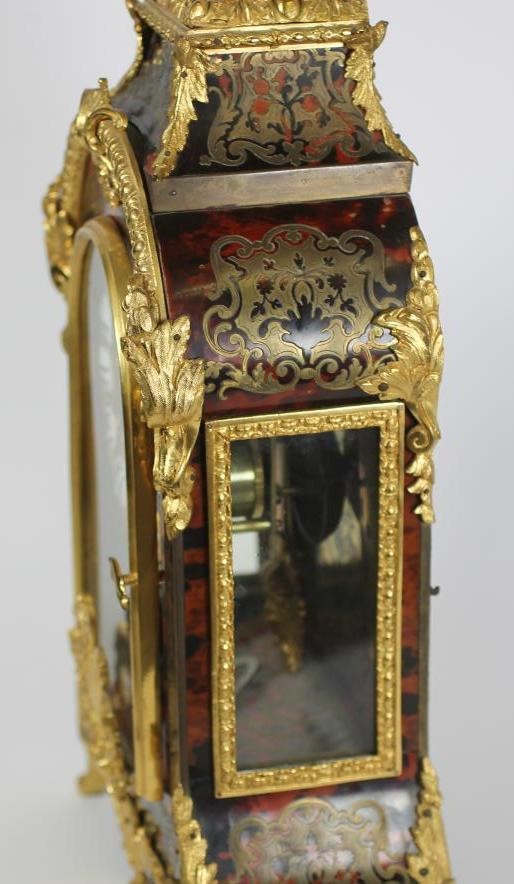 A FRENCH LOUIS XV STYLE RED BOULLE AND GILT METAL MANTEL CLOCK Image