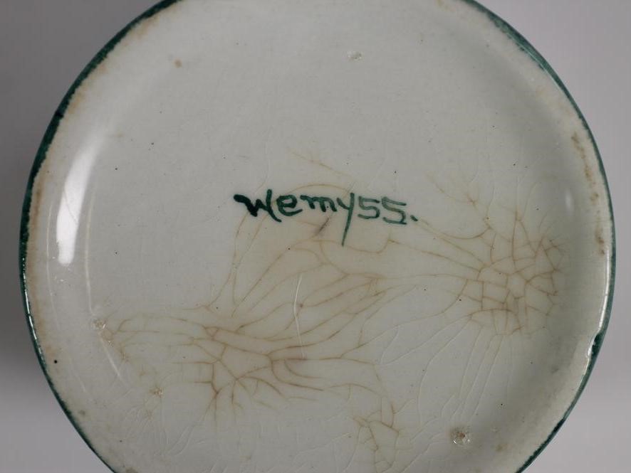 A WEMYSS POTTERY PRESERVE JAR AND COVER Image