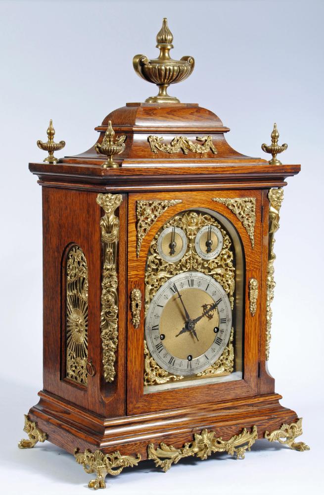 A VICTORIAN OAK CASED TABLE CLOCK Image
