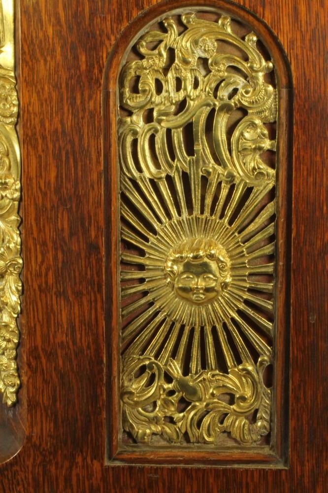 A VICTORIAN OAK CASED TABLE CLOCK Image