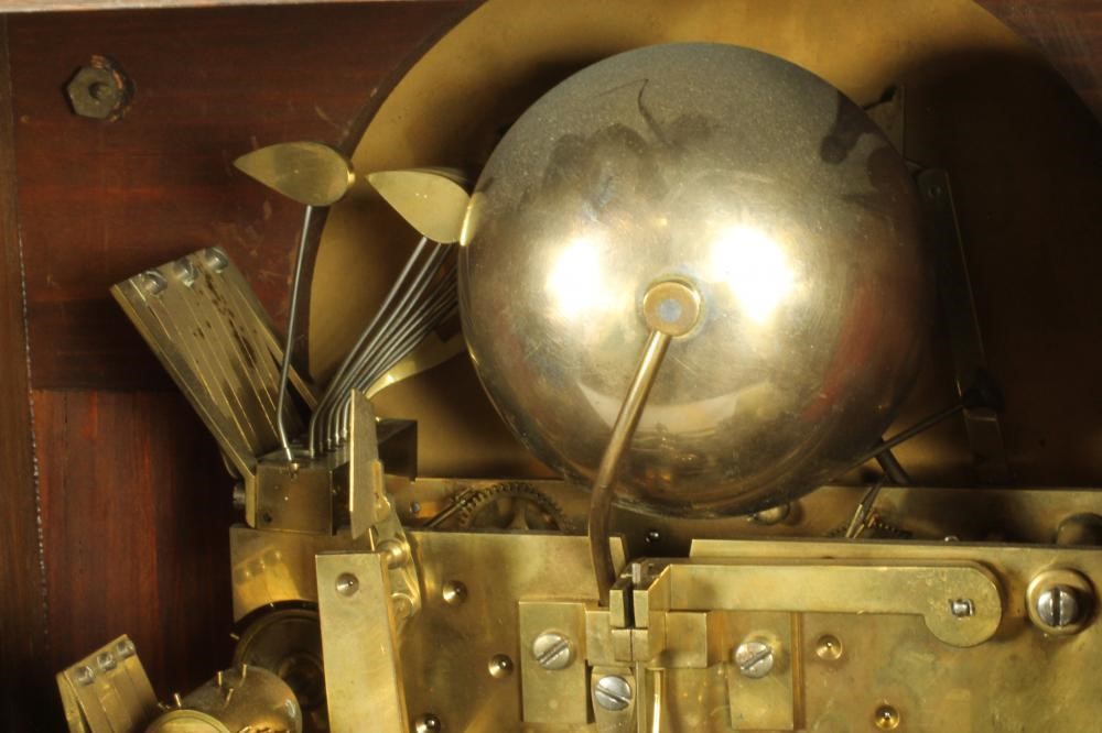 A VICTORIAN OAK CASED TABLE CLOCK Image