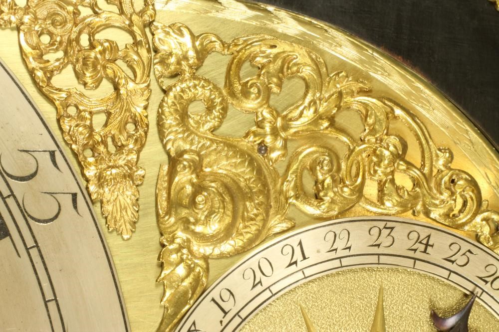 A VICTORIAN OAK CASED TABLE CLOCK Image