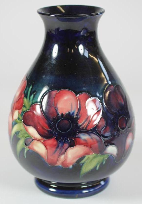 A MOORCROFT POTTERY VASE Image