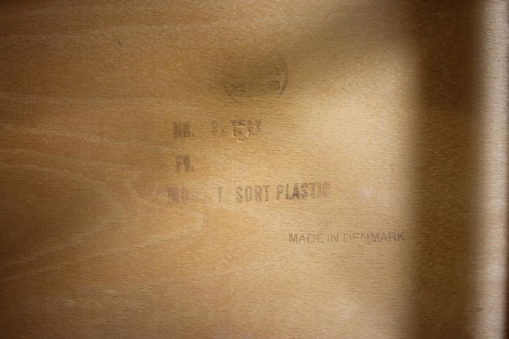 A SET OF EIGHT DANISH TEAK DINING CHAIRS Image