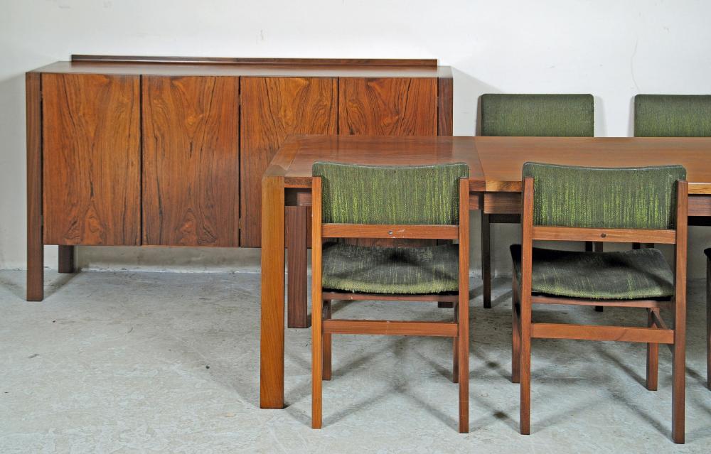 A GORDON RUSSELL "BLOCKLEY" ROSEWOOD DINING SUITE Image