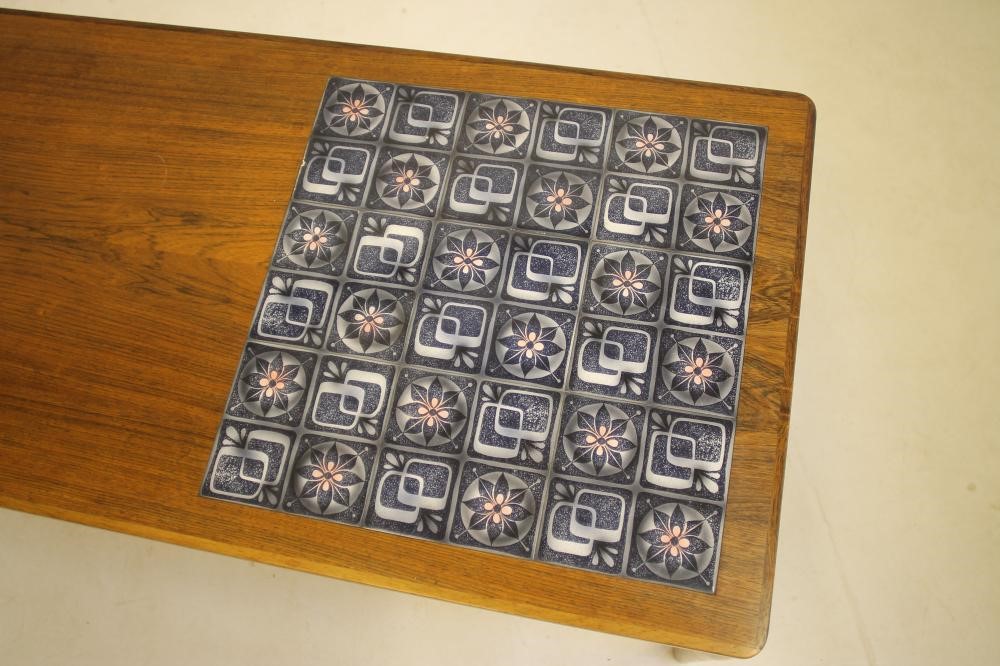 A DANISH DESIGN ROSEWOOD COFFEE TABLE Image