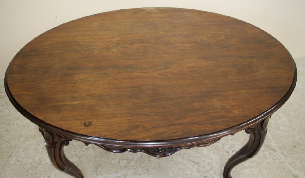A VICTORIAN ROSEWOOD CENTRE TABLE Image
