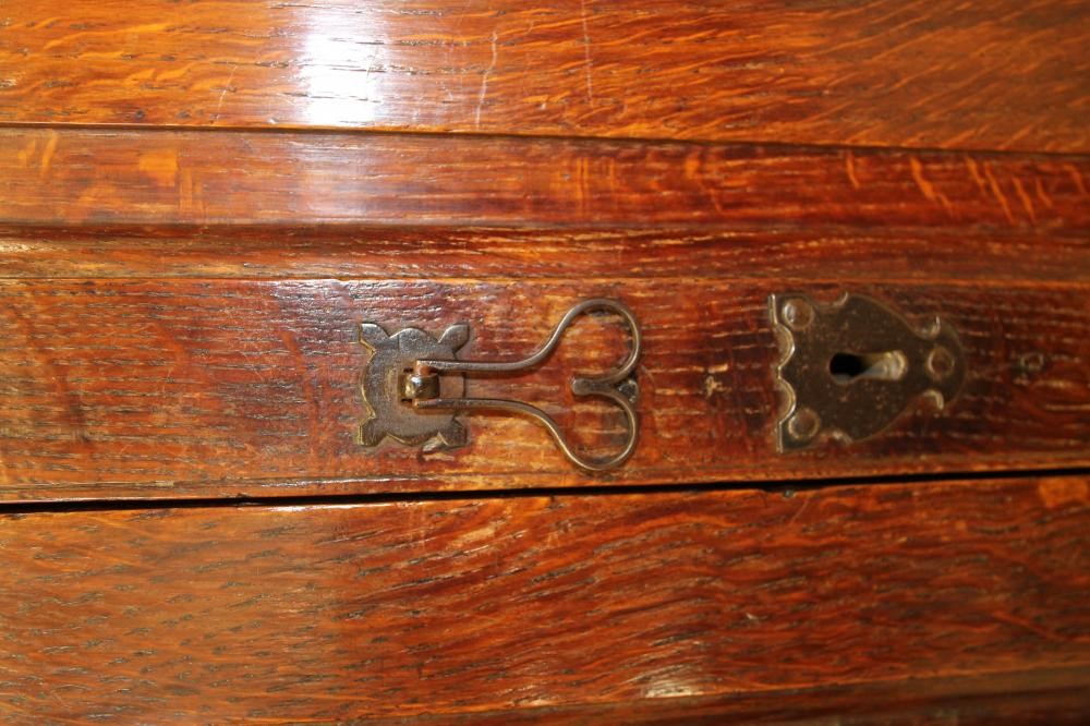 A GEORGE III OAK LIVERY CUPBOARD Image