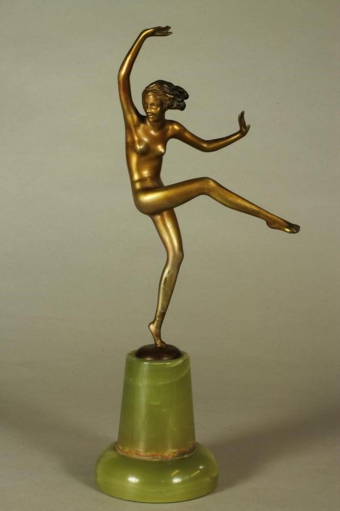 A GEORGIAN MAHOGANY FOLDING CARD TABLE Image