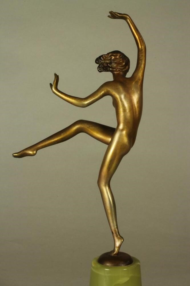 A GEORGIAN MAHOGANY FOLDING CARD TABLE Image