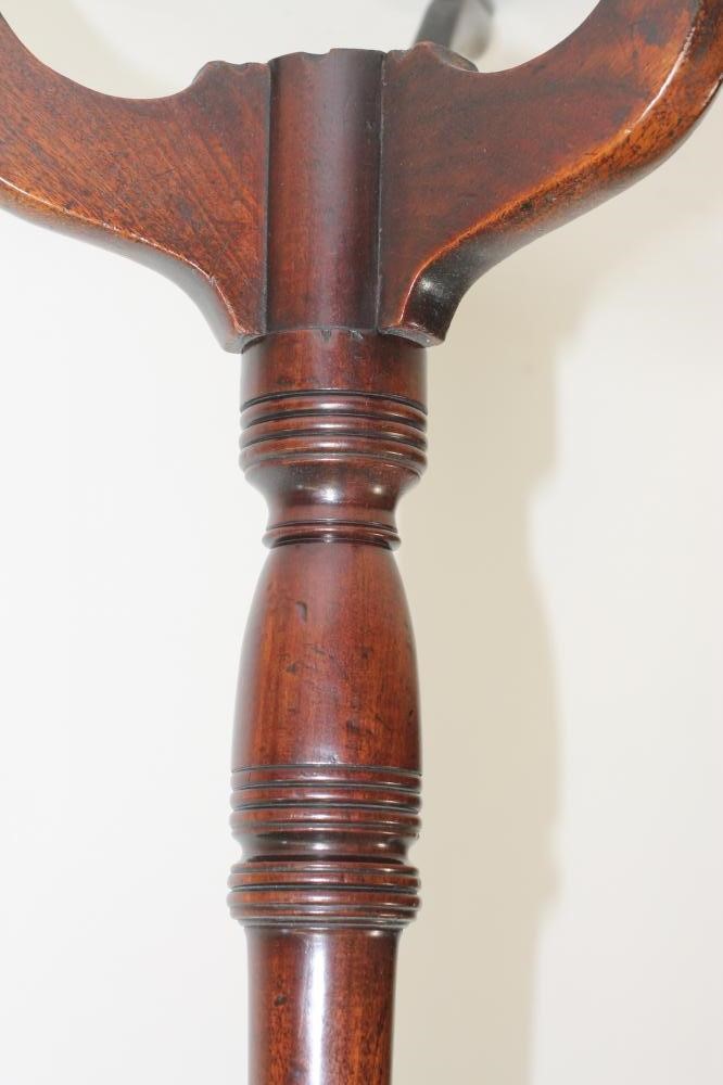 A GEORGE III MAHOGANY WINE TABLE Image