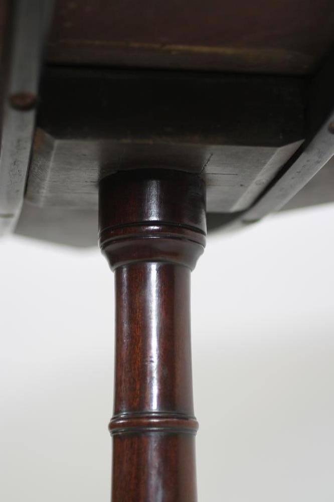 A GEORGE III MAHOGANY WINE TABLE Image