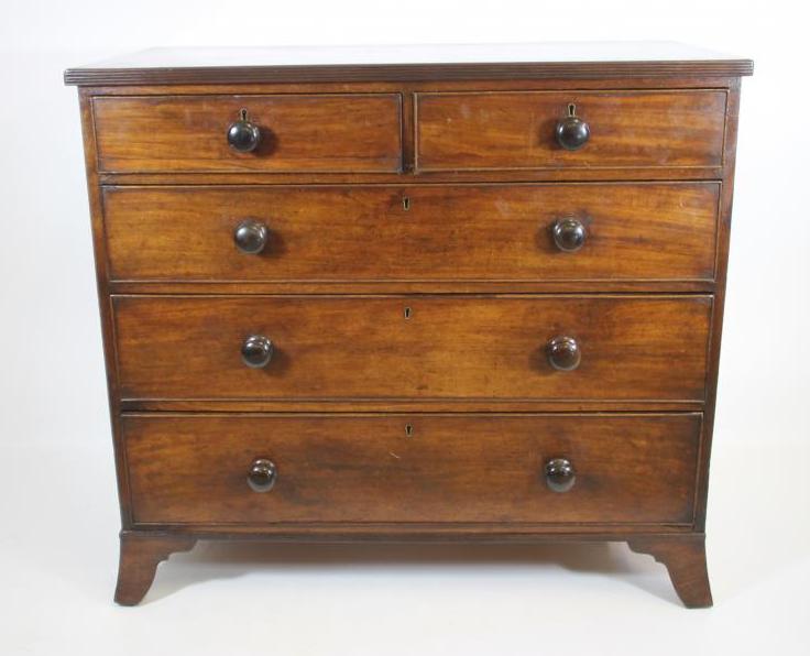 A REGENCY MAHOGANY CHEST Image