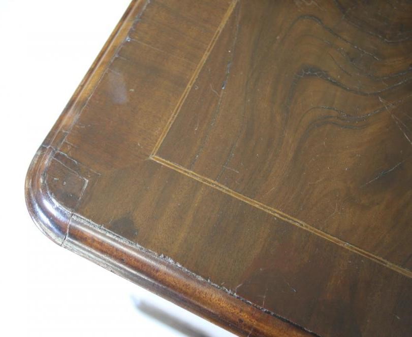 A SMALL GEORGIAN MAHOGANY CHEST Image