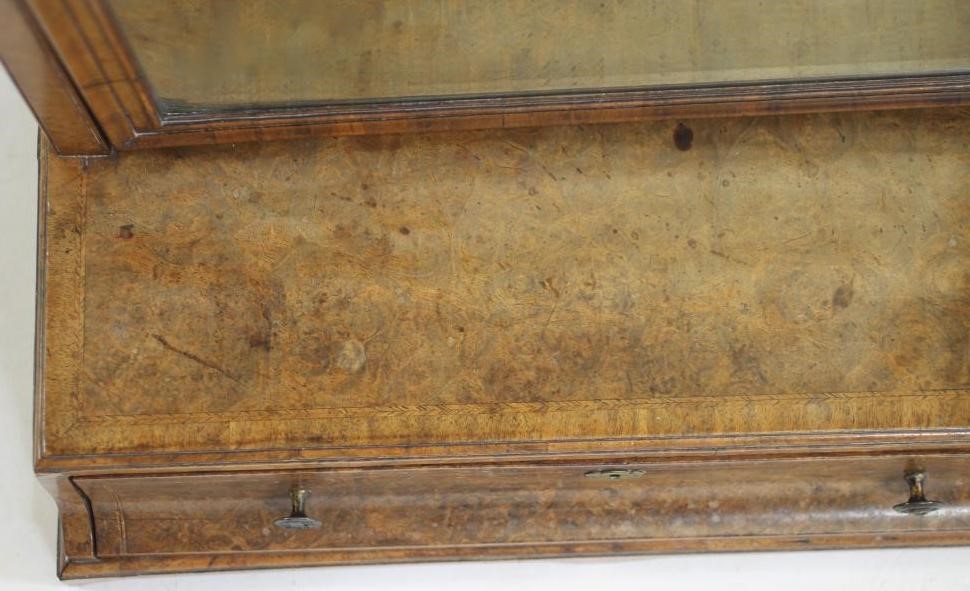 A GEORGIAN WALNUT AND FEATHER BANDED TOILET MIRROR Image