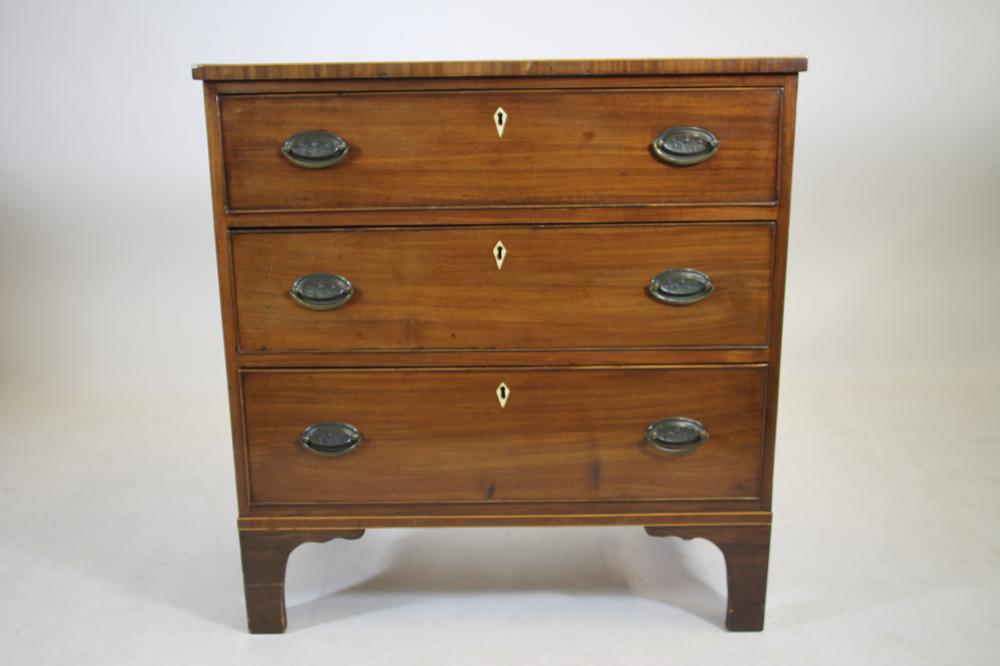 A GEORGIAN MAHOGANY CHEST Image