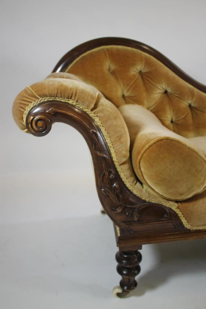 A VICTORIAN WALNUT FRAMED CHAISE LONGUE Image