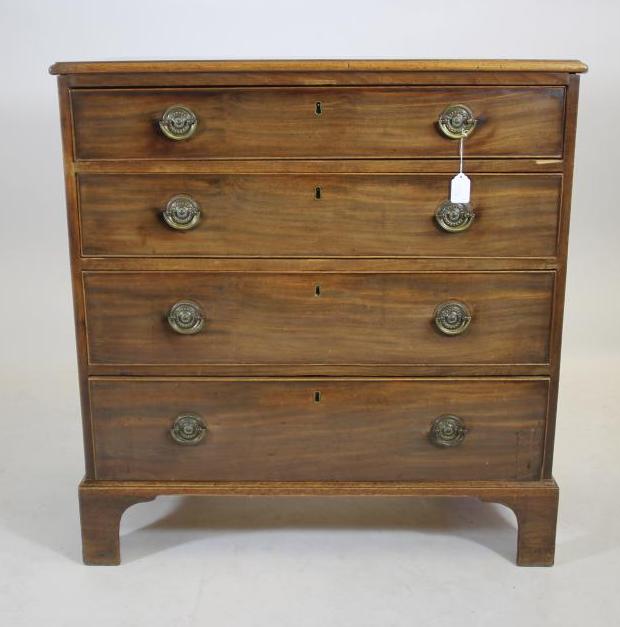A GEORGIAN MAHOGANY CHEST Image