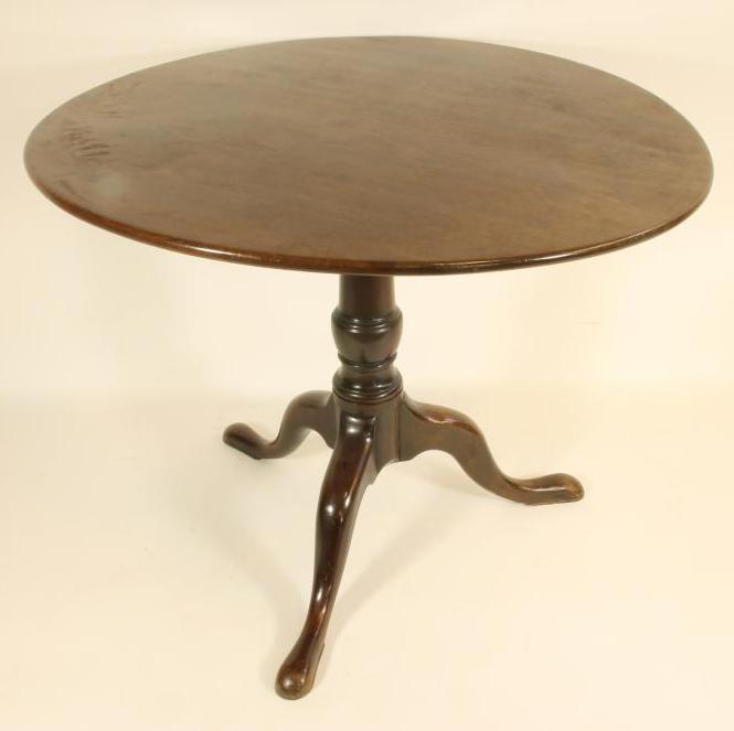 A GEORGIAN MAHOGANY TRIPOD TABLE Image